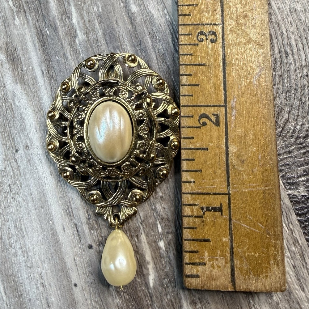 Vintage Avon Romantic Interlude Faux Pearls Dangling Gold Tone Brooch / Pendant